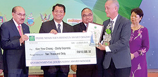 Daily Express wins Prime Minister's award for stopping controversial Sukau Bridge project